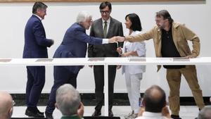 Illa completa la injecció de crèdit  havent pactat mesures socials amb els Comuns