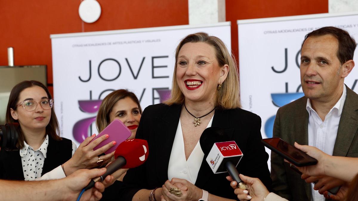 La vicepresidenta de la Junta de Castilla y León y consejera de Familia e Igualdad de Oportunidades, Isabel Blanco, en la entrega de premios del programa ''Arte Joven: Jóvenes Artistas de Castilla y León 2025''.