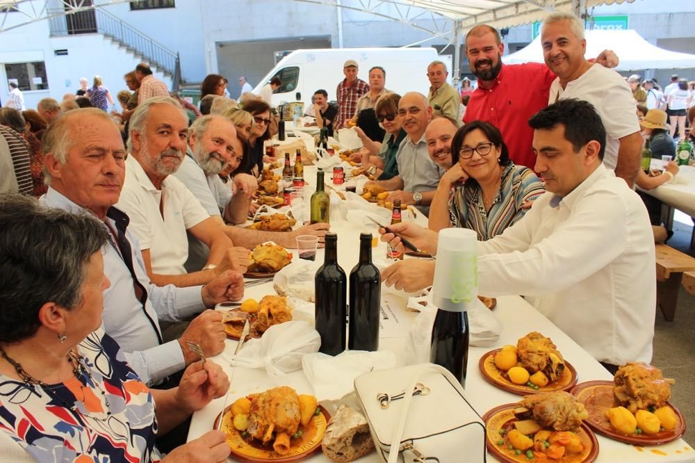 La XVIII edición de la fiesta gastronómica coincide con la celebración del Concurso-Exposición de Espantallos na Ruta do Río Barbeira.