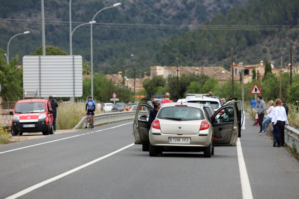 Colapso en las carreteras por la carrera ciclista