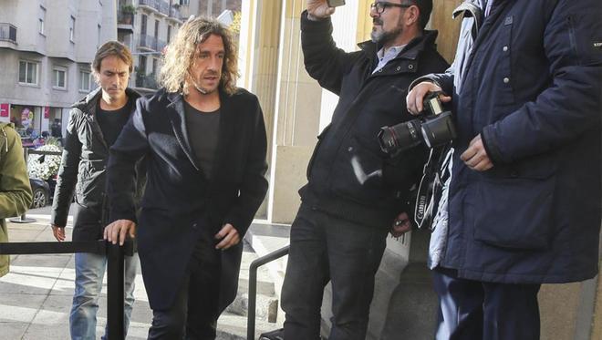 Carles Puyol es uno de los ex azulgranas que han acudido al funeral de Josep Lluís Núñez