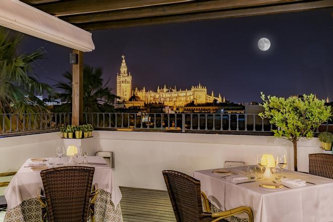 Terraza con vistas del hotel Vincci La Rábida en Sevilla