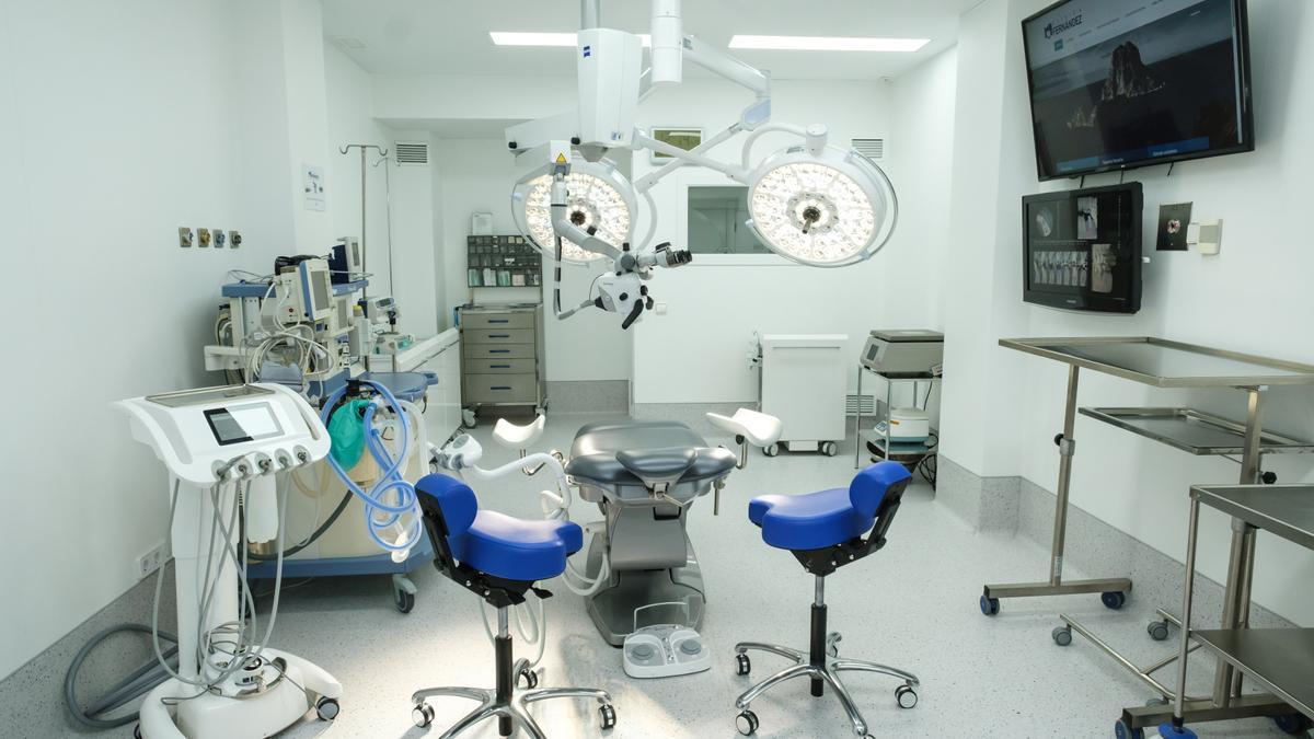La clínica cuenta con un quirófano de cirugía mayor ambulatoria donde se realizan las intervenciones.