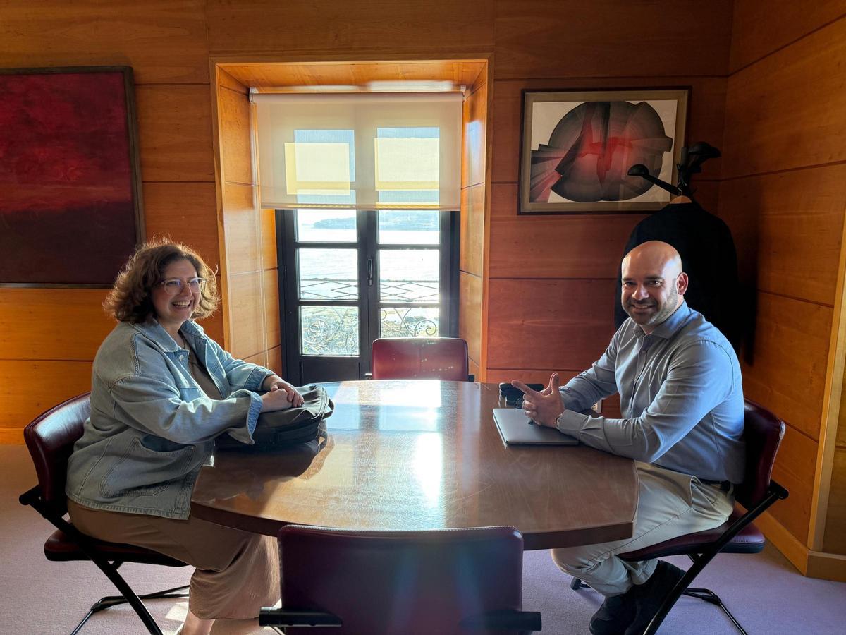 Laura López y Jesús Martínez Salvador, durante la reunión celebrada en el Ayuntamiento.