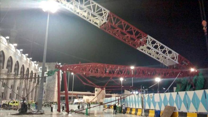 La caída de una grúa provoca al menos 107 muertos en La Meca
