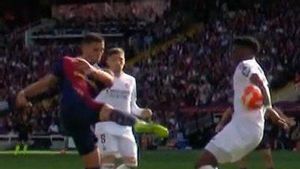 La mano de Tchouaméni en el clásico