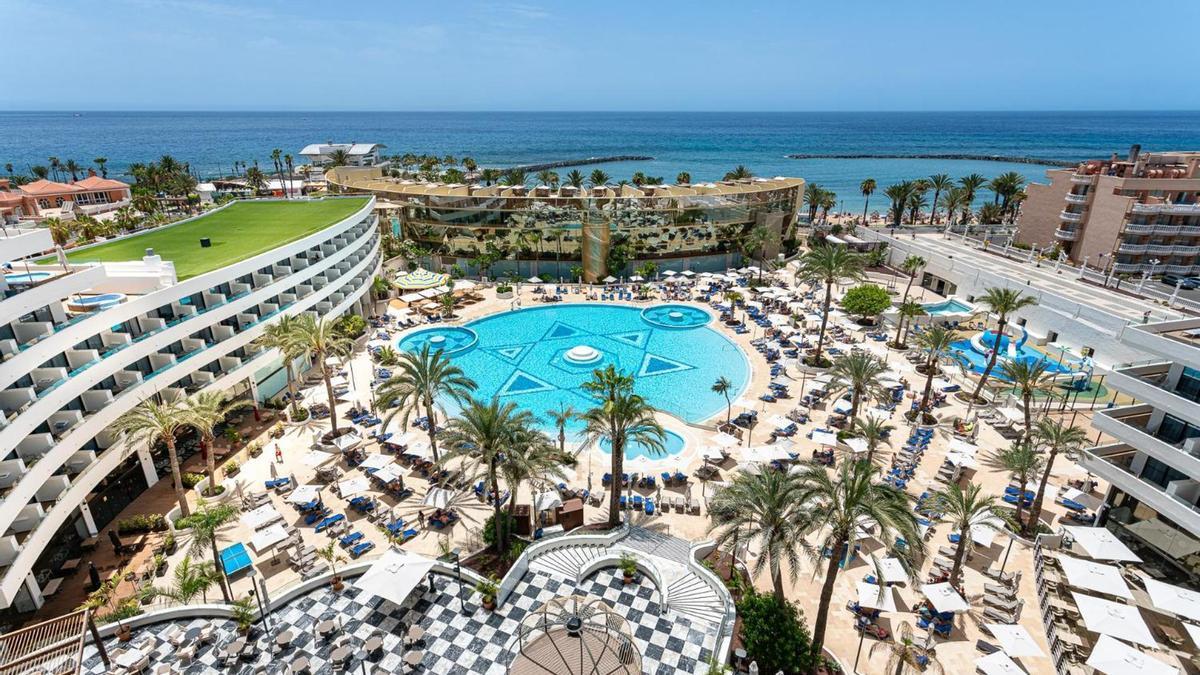 Panorámica de las instalaciones del Hotel Mediterranean Palace,del complejo Mare Nostrum,  en el sur de Tenerife.