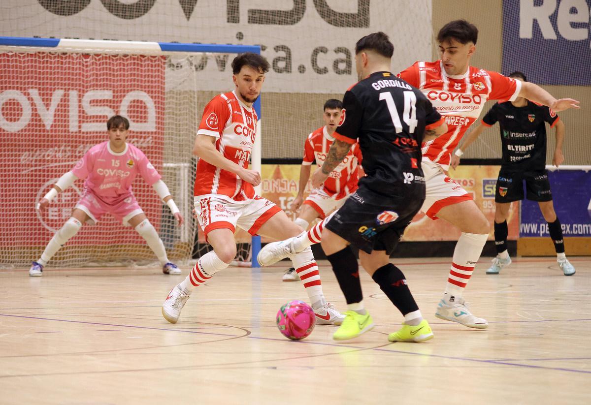 Ambròs, en segon terme, serà baixa per una fisura a les costelles