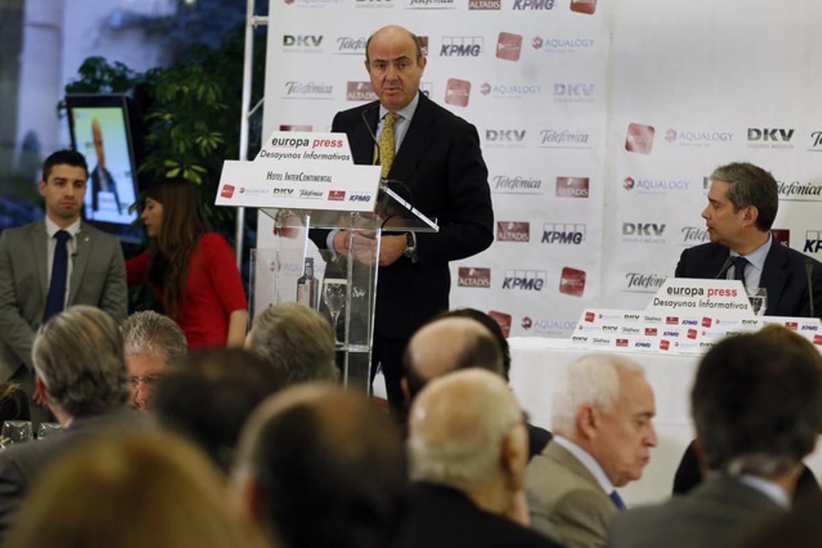 Luis de Guindos, durant un esmorzar informatiu, aquest dimarts a Madrid. Luis de Guindos, durant un esmorzar informatiu, aquest dimarts a Madrid.