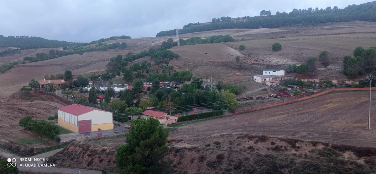 El centro canino La Yosa de Simancas, a la derecha de la nave