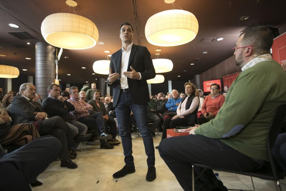 Asamblea con Pedro Sánchez en Oviedo