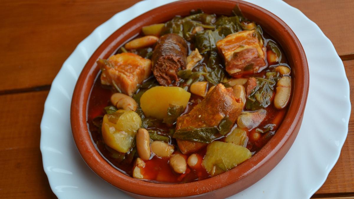 Cazuela de pote asturiano.