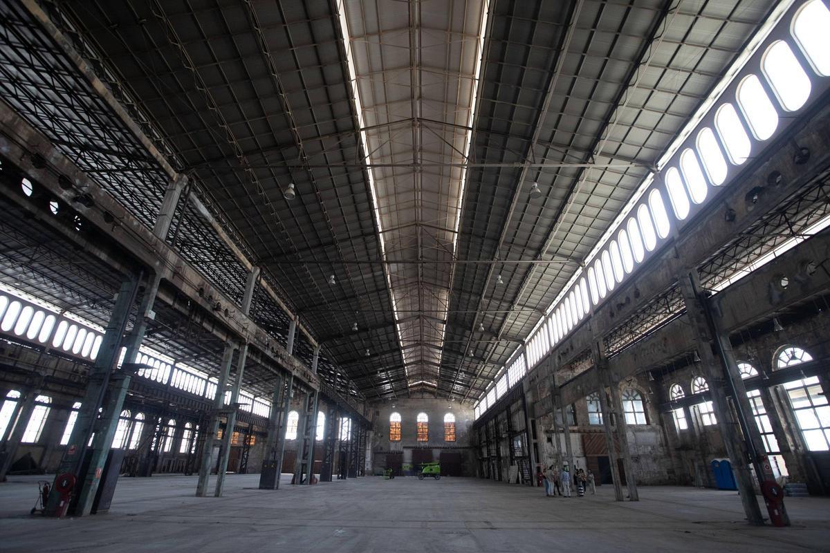 Vista del interior de la Nave de Talleres del Port de Sagunt.