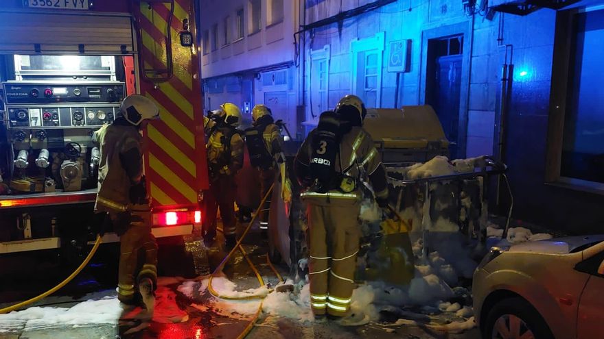 Tres nuevos incendios de contenedores en Cuatro Caminos y O Castrillón