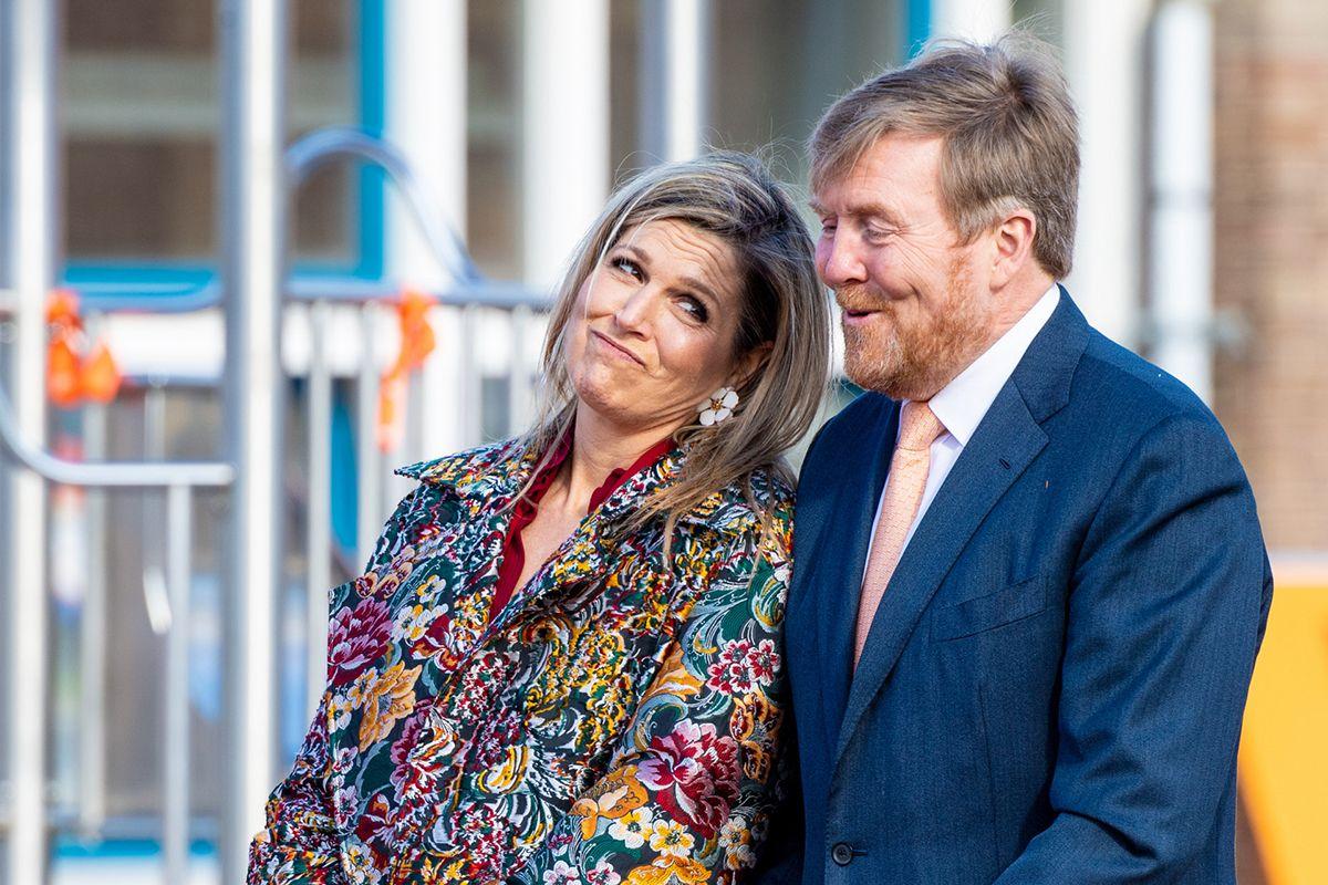 La reina Maxima de Holanda junto a su marido en una divertida imagen