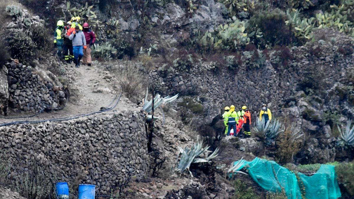 Rescate de los cuerpos de los fallecidos en el accidente de tráfico de Gran Canaria