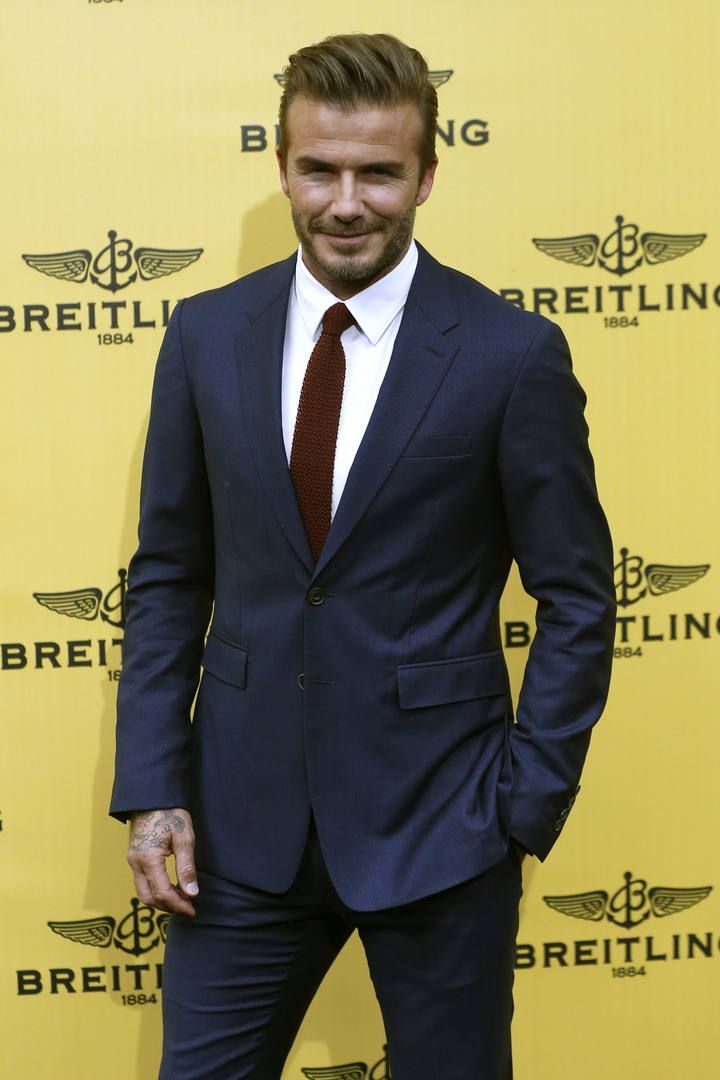 El exfutbolista inglés David Beckham posa para la prensa durante la inauguración oficial de la Boutique Breitling en Madrid.