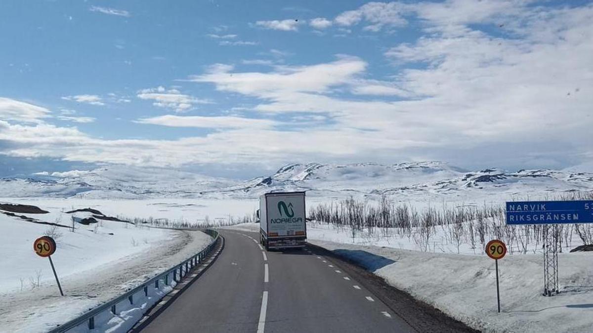 Uno de los camiones de Transportes Noriega llevando mercancía extremeña muy cerca del Polo Norte.