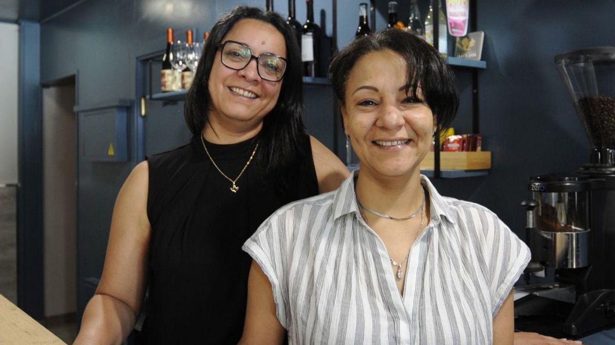 Las hermanas Rodríguez, en su negocio.