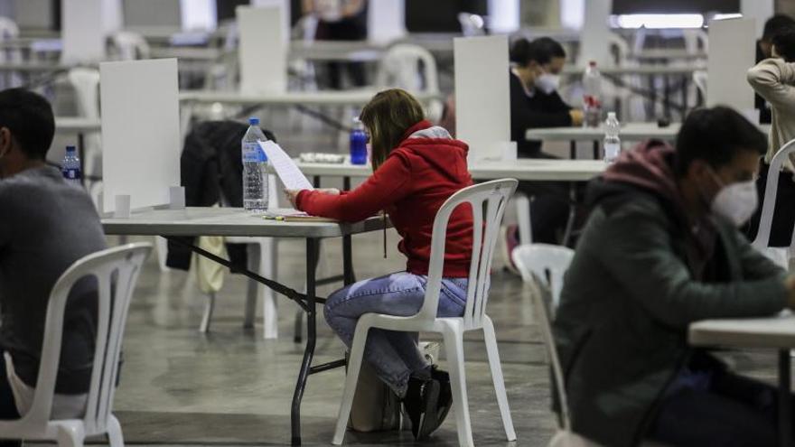 La Junta repartirá en un sorteo las plazas de los exámenes de valenciano