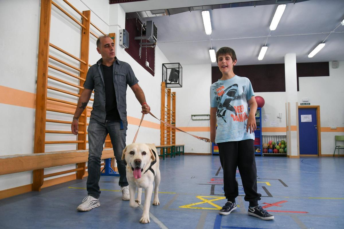 Terapia con perros en el colegio Virgen del Castillo de Zamora