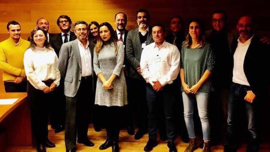 La foto, pasada por el PSOE de Pineda, después de votar en las Cortes una propuesta del PP sobre el Corredor.