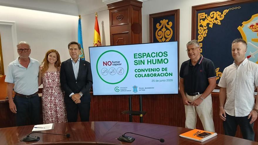 Nerja se convierte en el primer municipio de la Axarquía en adherirse al proyecto “Espacios sin Humo” de la Asociación Española Contra el Cáncer