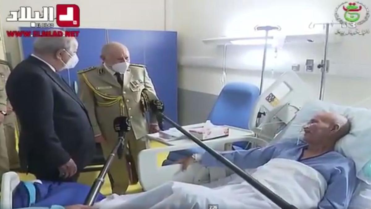 El presidente de Argelia visita a Brahim Ghali en el hospital militar de Argel.