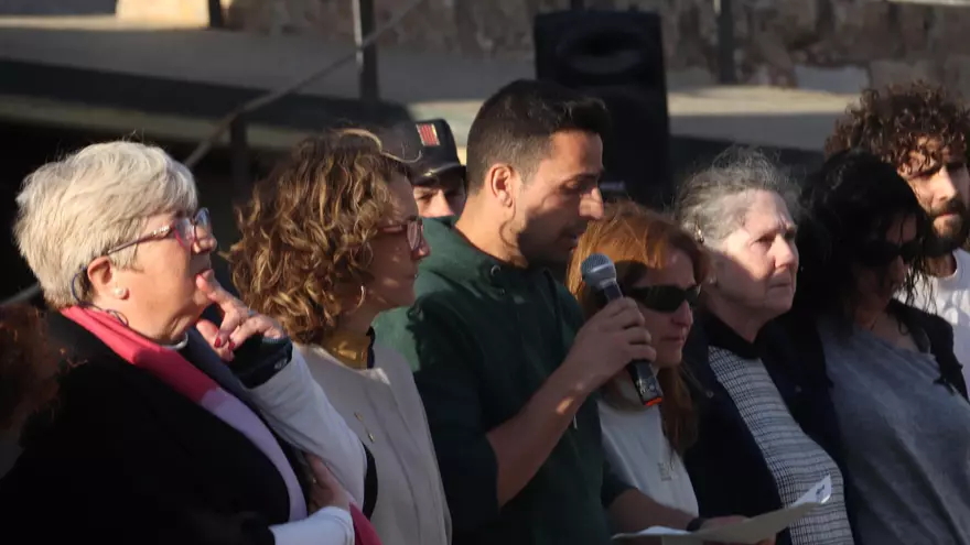 Més de 200 persones condemnen el crim de Bellcaire d'Empordà i clamen contra la violència vicària