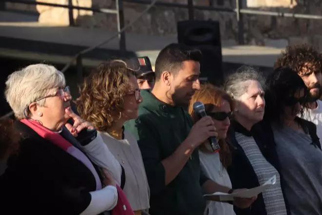 Més de 200 persones condemnen el crim de Bellcaire d'Empordà i clamen contra la violència vicària