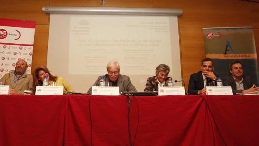 Por la izquierda, Pedro García, Carmen Caballero, Rodríguez Braga, Ana González, Vicente Domínguez y Oscar Rodríguez.