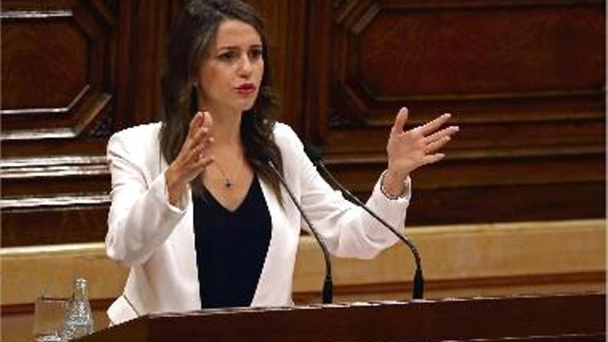 La cap de l&#039;oposició, Inés Arrimadas (C&#039;s), intervenint ahir al Parlament.