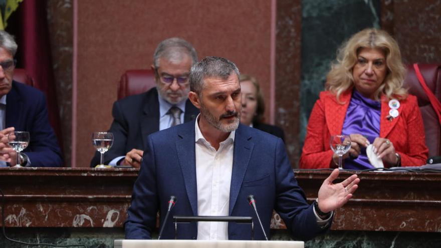 Óscar Urralburu, en la Asamblea Regional.