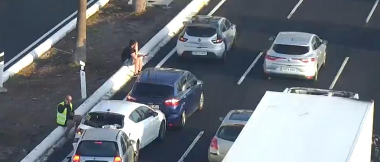 Un accidente con cuatro vehículos implicados ralentiza el tráfico en Las Palmas de Gran Canaria