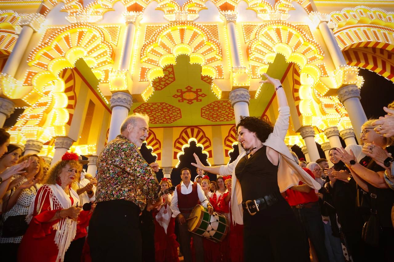 El encendido del alumbrado especial y la portada de la Feria de Córdoba, en imágenes