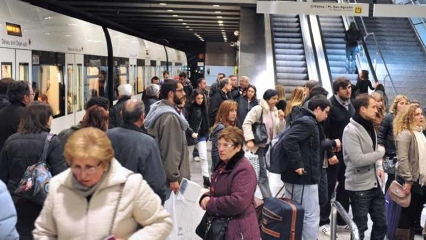 El billete único para tren, autobús y metro queda en el aire por la nula inversión estatal