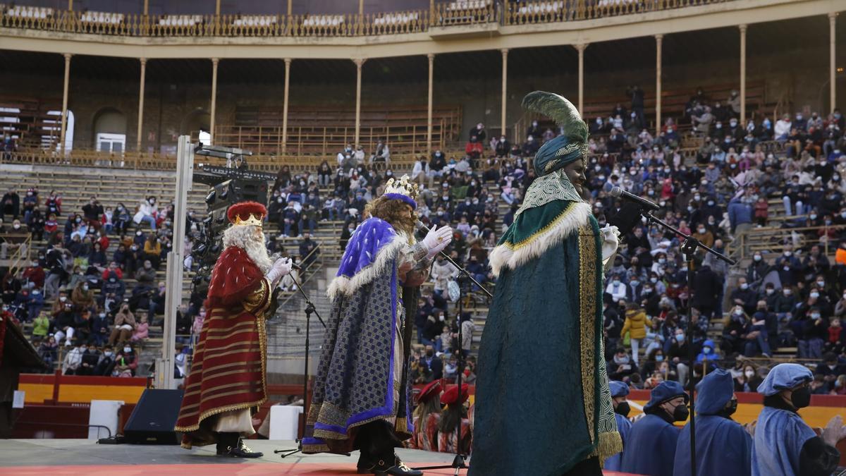 Gran expectación en Alicante para ver a los Reyes Magos