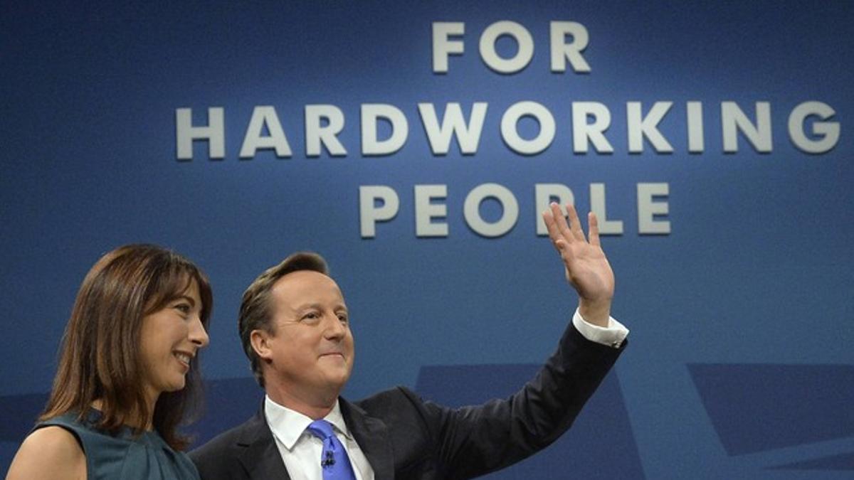 El primer ministro, David Cameron, y su esposa, en la clausura del partido conservador, en Manchester.