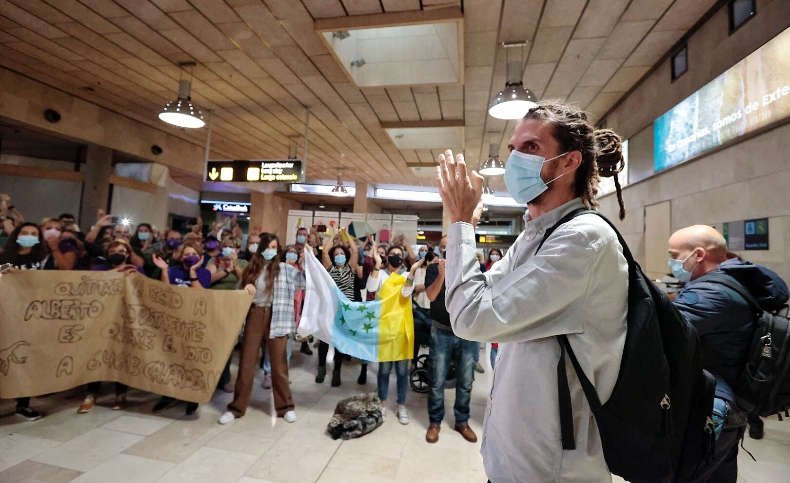 Alberto Rodríguez llega a Tenerife y anuncia que deja la militancia de Podemos