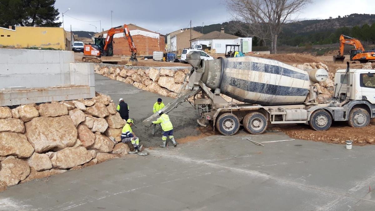 Obras del nuevo puente de Hortunas, pedanía de Requena.