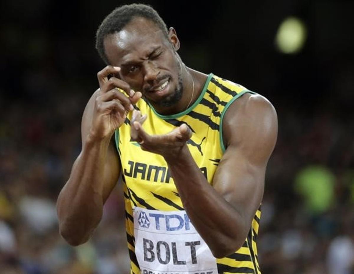 zentauroepp30806909 jamaica s usain bolt mimics taking a photo as he prepares to161223112542