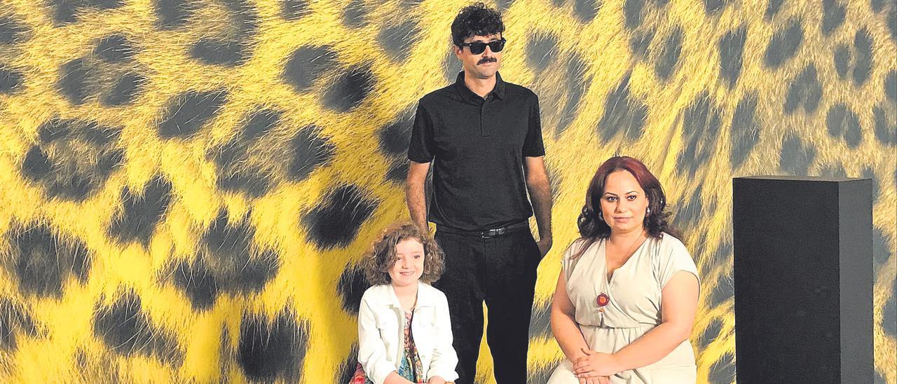 Chema García Ibarra, con las actrices Llum Arques y Joanna Valverde, en el pase de prensa de Espíritu sagrado el martes en el Festival de Cine de Locarno.