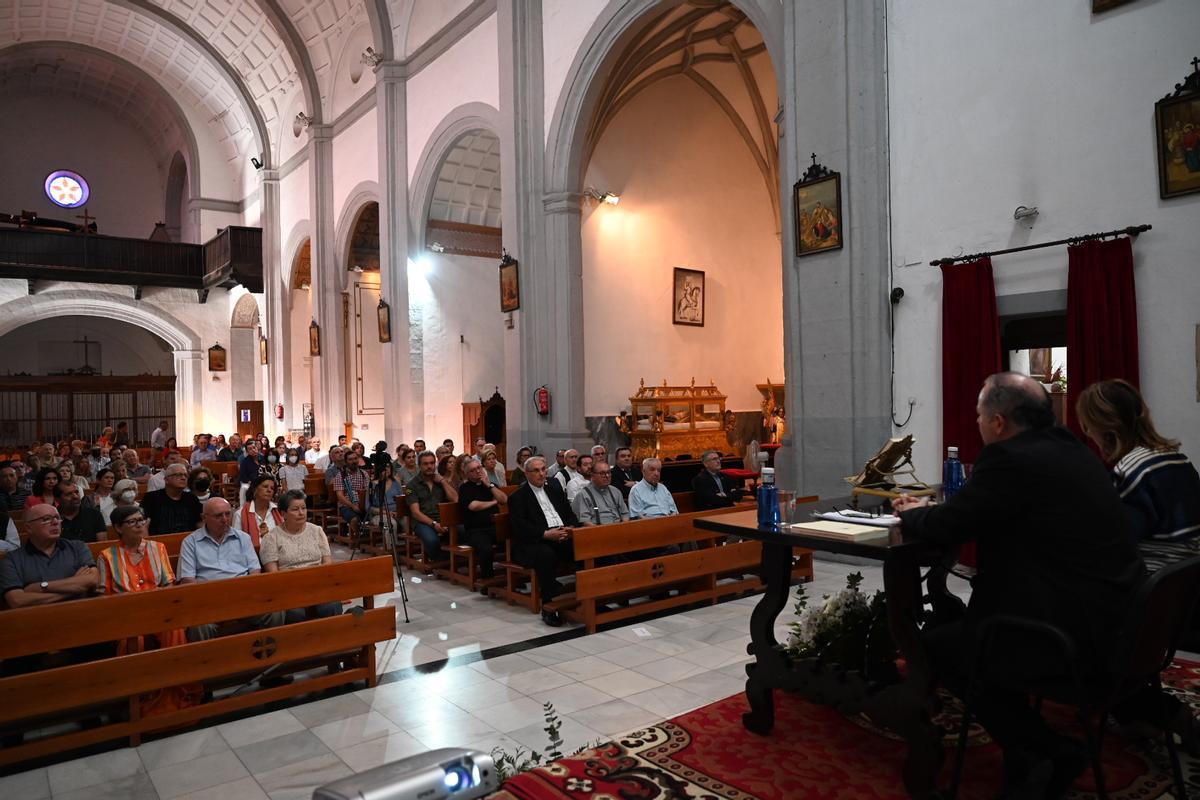 A la presentación asistió el arzobispo, Celso Morga.