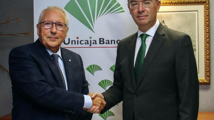 José Linares y José Manuel Alba, en la firma del convenio.