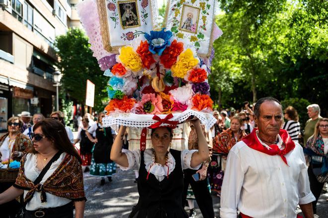 Fotogalería | Las imágenes de Jato: el desfile de los festejos de la provincia de Cáceres llena Cánovas con su colorido flolclórico