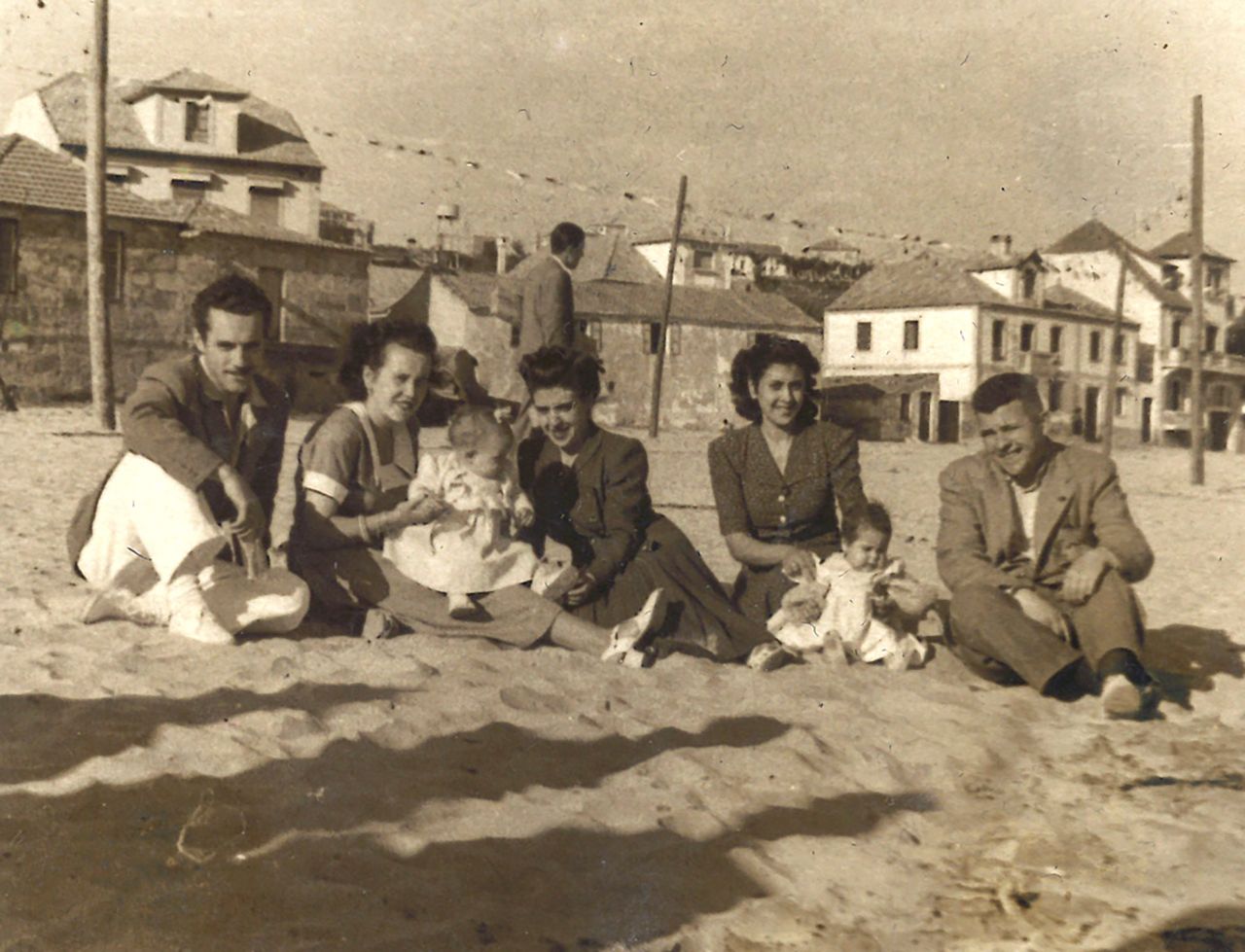 Emilio Freiría con familia y amistades en Panxón, 1941-1950