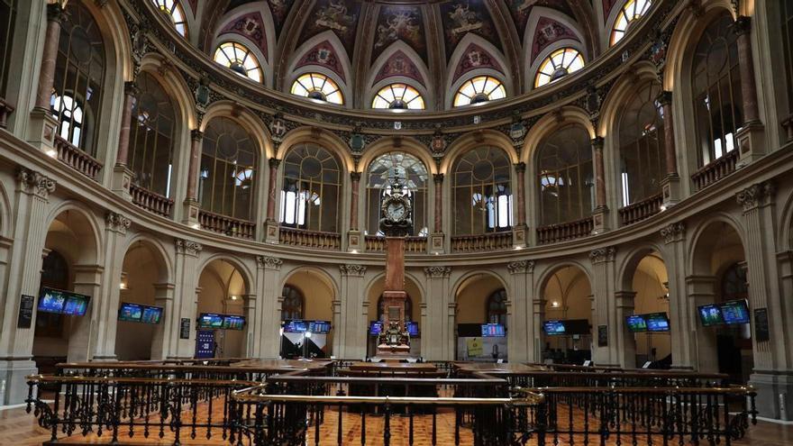 El Ibex supera los 17.100 puntos con Indra liderando las subidas en una Bolsa impulsada por el desplome del petróleo