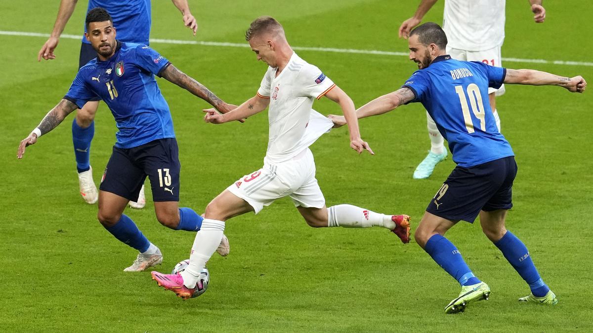 Dani Olmo, muy activo en el partido ante Italia.