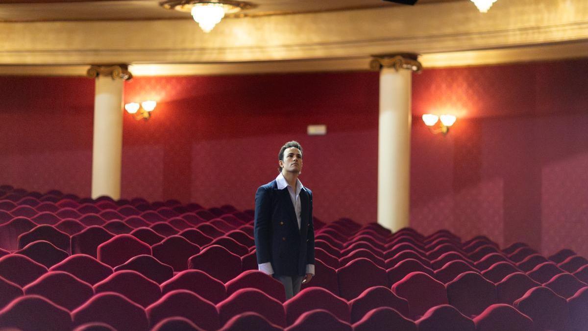 Alejandro Jato, en el teatro donde actuó Camilo Sesto.