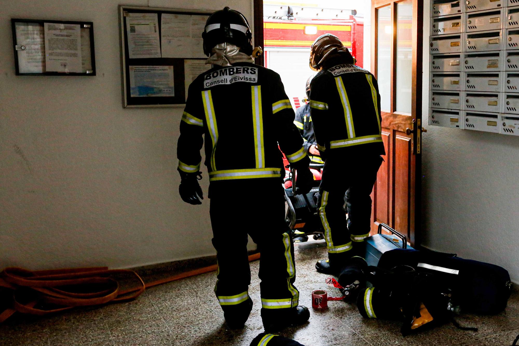 Alarma por un incendio en la cocina de un piso en Ibiza